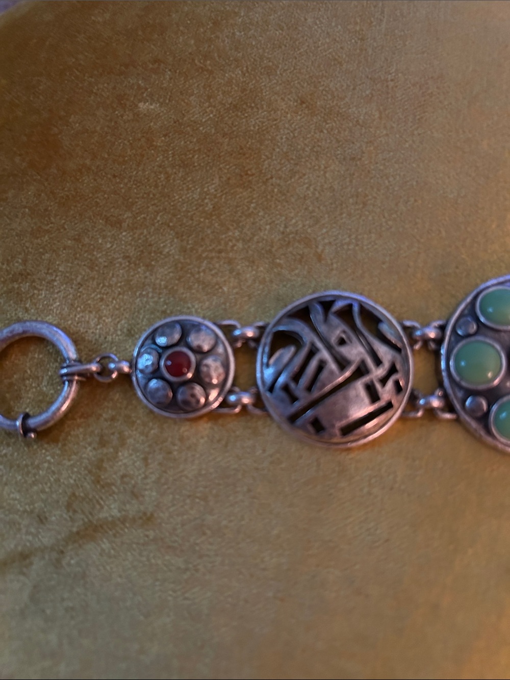 Silver Green Stone Floral Motif Bracelet - Picture 4 of 10